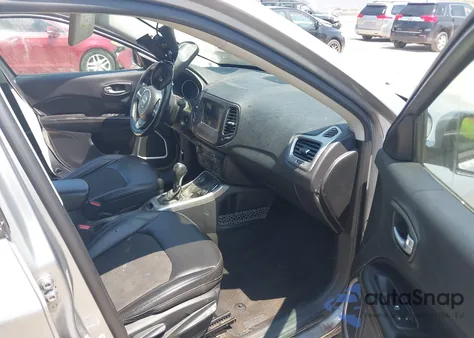 2018 Jeep Compass Latitude 4X4 from USA, damaged, VIN 3C4NJDBB4JT397872